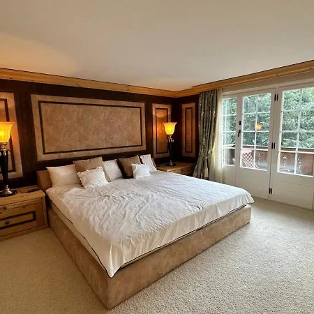 Luxury Flat Close To Park In Apartment *