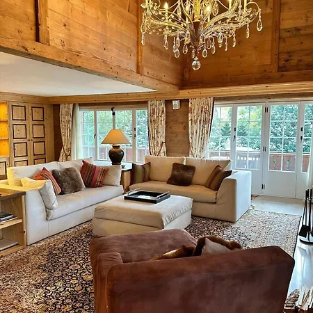 Luxury Flat Close To Park In Apartment