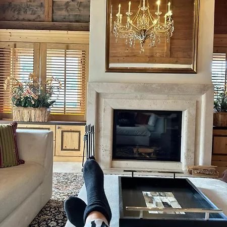 Luxury Flat Close To Park In *