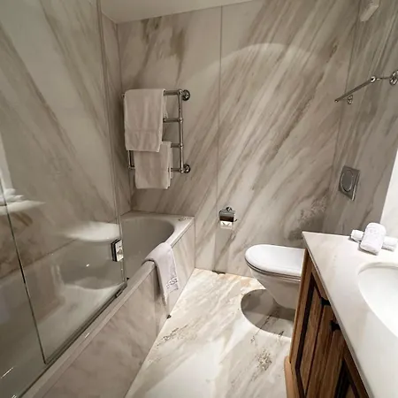 Luxury Flat Close To Park In * グスタード