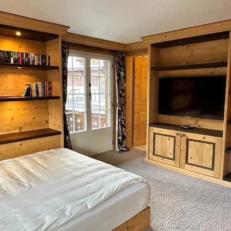 Luxury Flat Close To Park In *