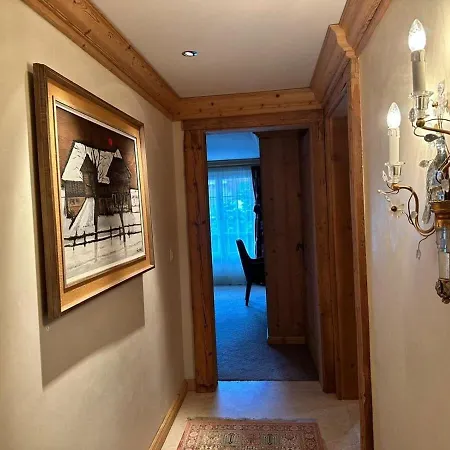 Luxury Flat Close To Park In *
