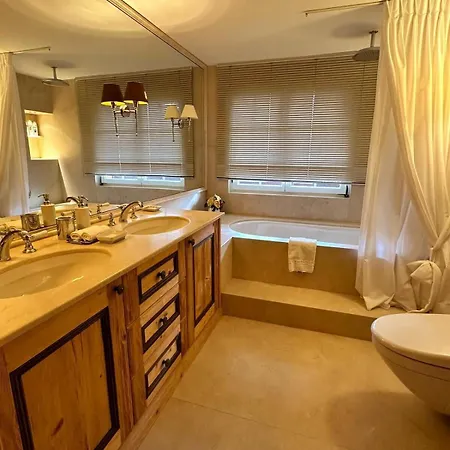 Luxury Flat Close To Park In